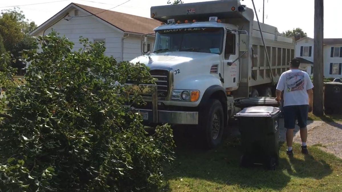 Dump truck hits tree in West Carrollton