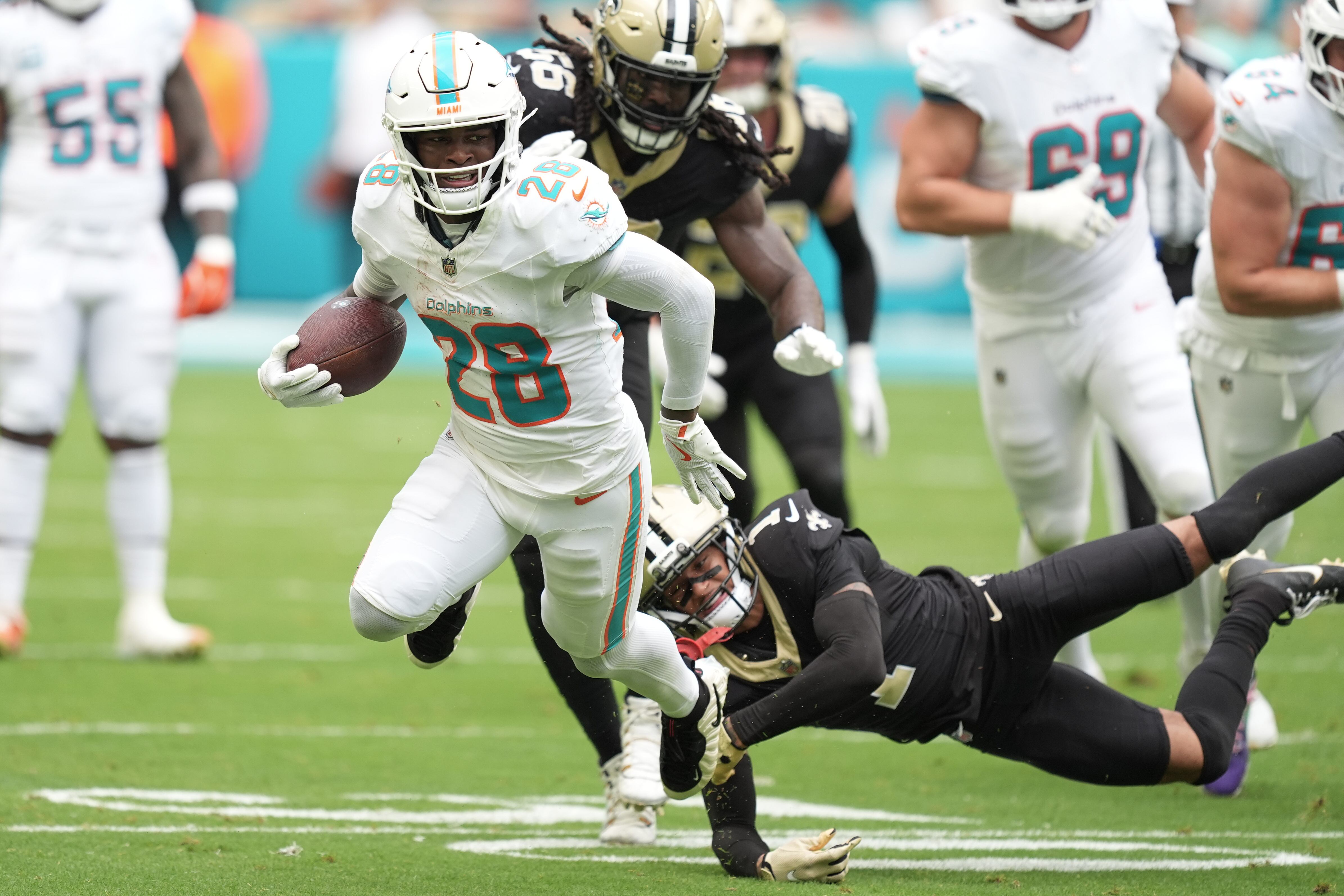 De'Von Achane agrees to $64 million extension with Dolphins, AP source says  - WHIO TV 7 and WHIO Radio