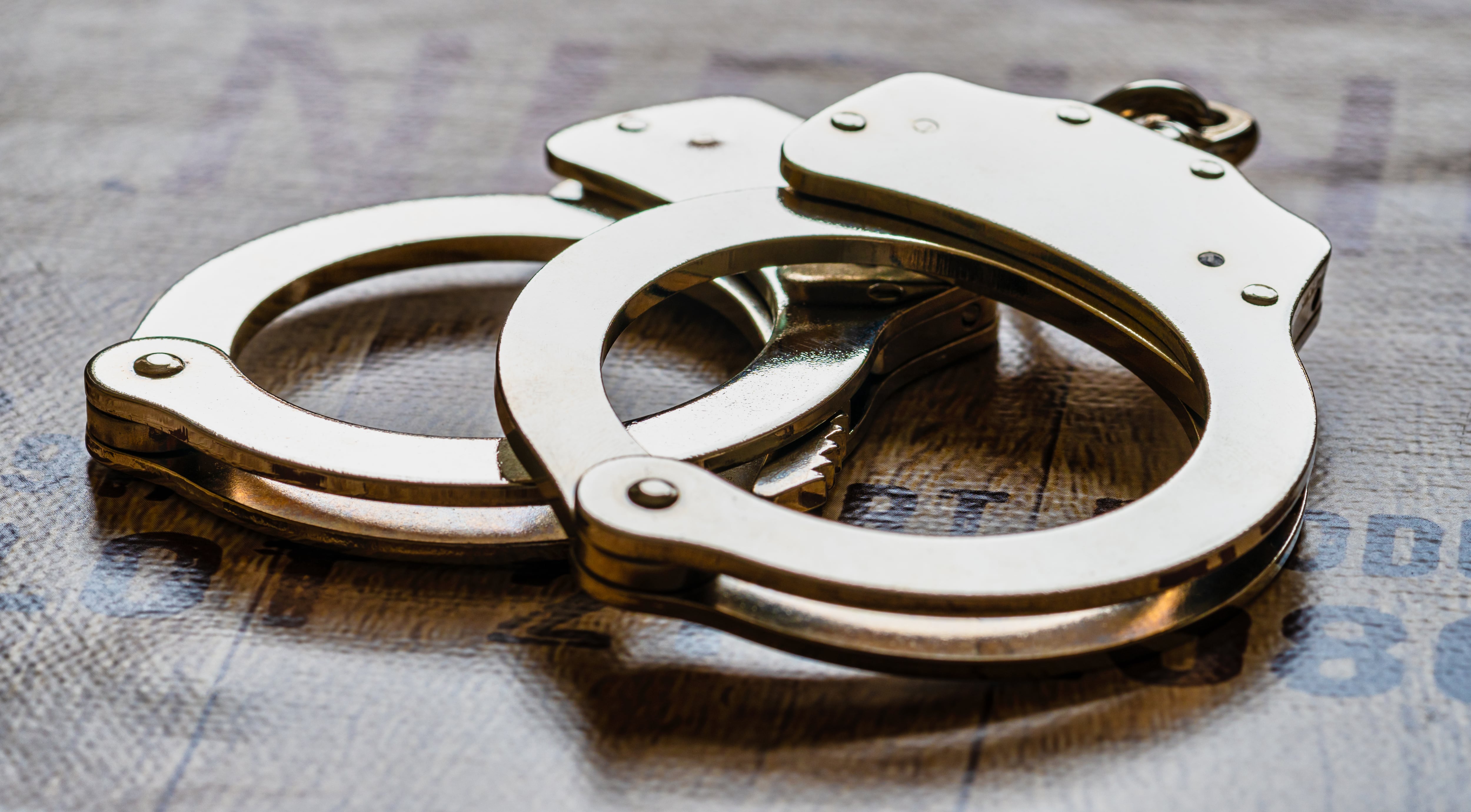 Woman Injured in Shooting, Suspect Arrested at Scene in Cleveland